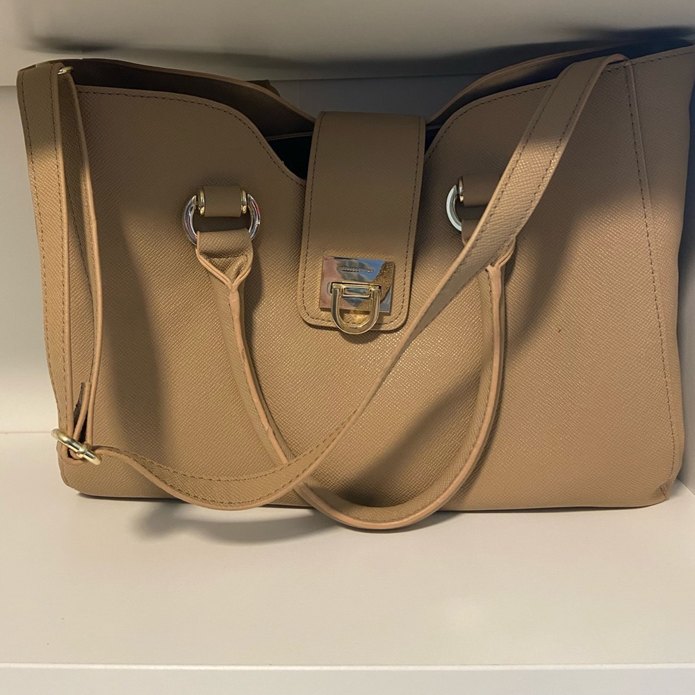Nude handbag with gold hardware